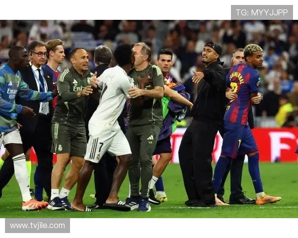 皇马更衣室：矛盾激化，疯人院之谜