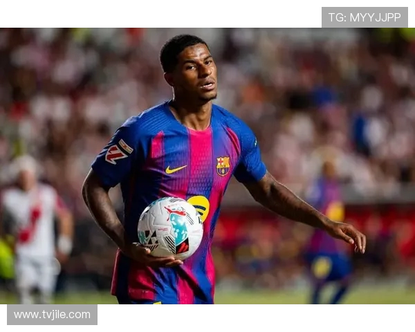 主帅抗议！前巴萨门将被撞鼻子流血：皇马第2球明显犯规